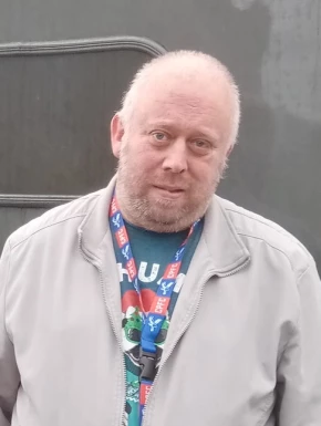English men looking for love