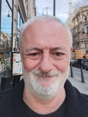 English men looking for love