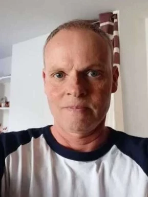 English men looking for love